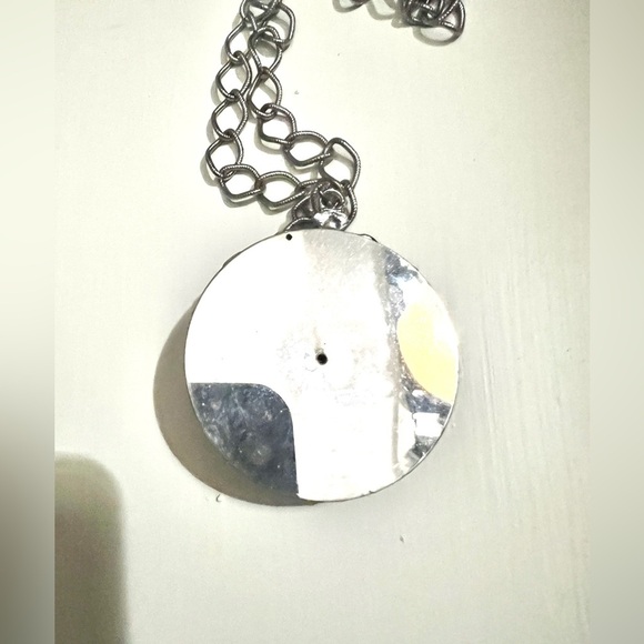 Elegant Vintage Silver Necklace with Red Center Stone and Filigree Pendant - Picture 4 of 4